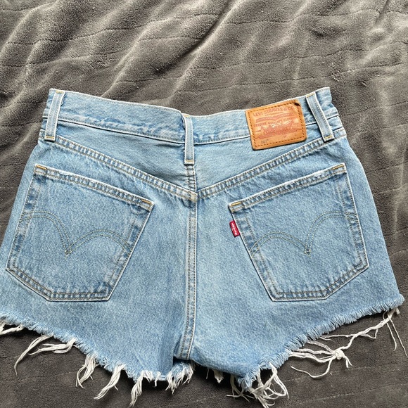 Levi 501 shorts 26 - Picture 2 of 4